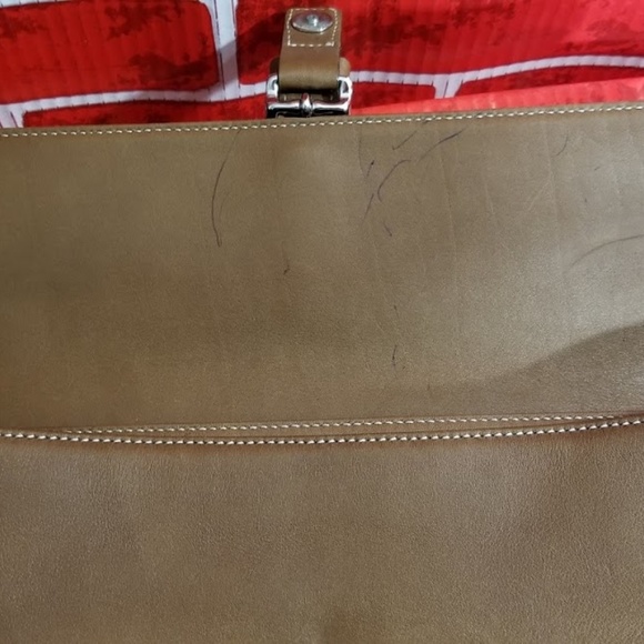 COACH- CAMEL LEATHER BAGUETTE - Picture 5 of 8